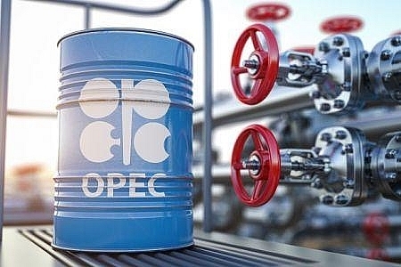 OPEC+ sẽ tăng sản lượng sớm hơn dự kiến