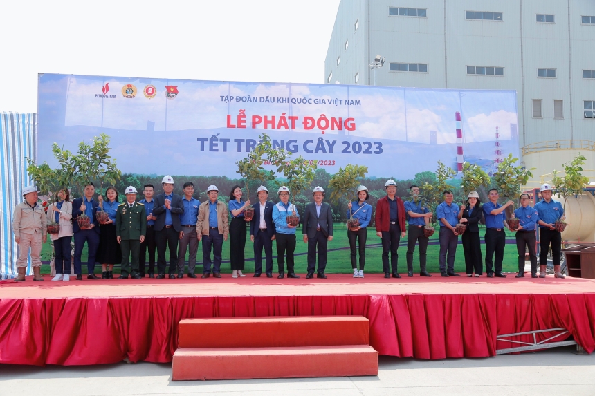 ĐOÀN THANH NIÊN PVEP HƯỞNG ỨNG TẾT TRỒNG CÂY NĂM 2023