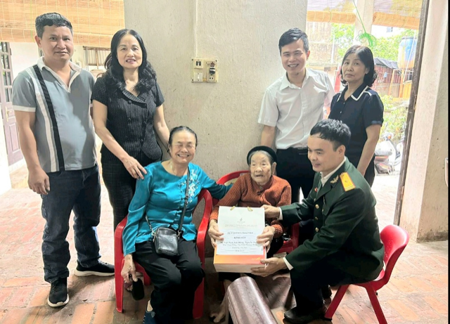 Hội Cựu chiến binh PVEP thăm và tặng quà mẹ Việt Nam anh hùng