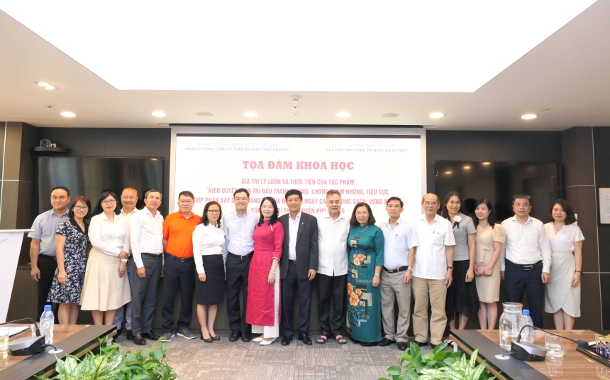 Kiên quyết, kiên trì đấu tranh phòng, chống tham nhũng, tiêu cực