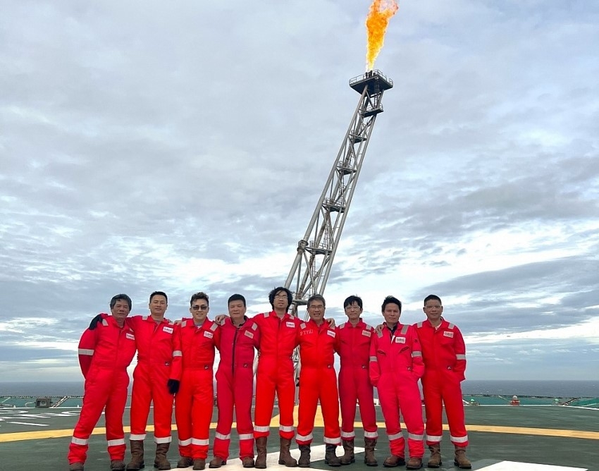 Niềm hạnh phúc của “người lính giàn khoan”